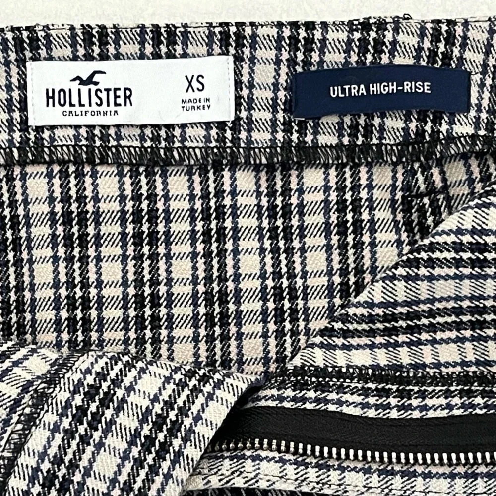 Hollister/ Belted/ Ultra high rise/ Plaid/ Mini skirt/ Size US XS - Picture 8 of 11
